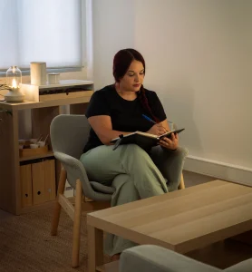 Sala de terapia para adultos en Kaizen Psicología, Lleida